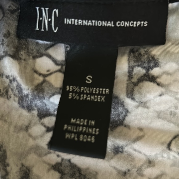 International Concepts snake print pullover shirt w/ gold accent faux pockets - Picture 13 of 13